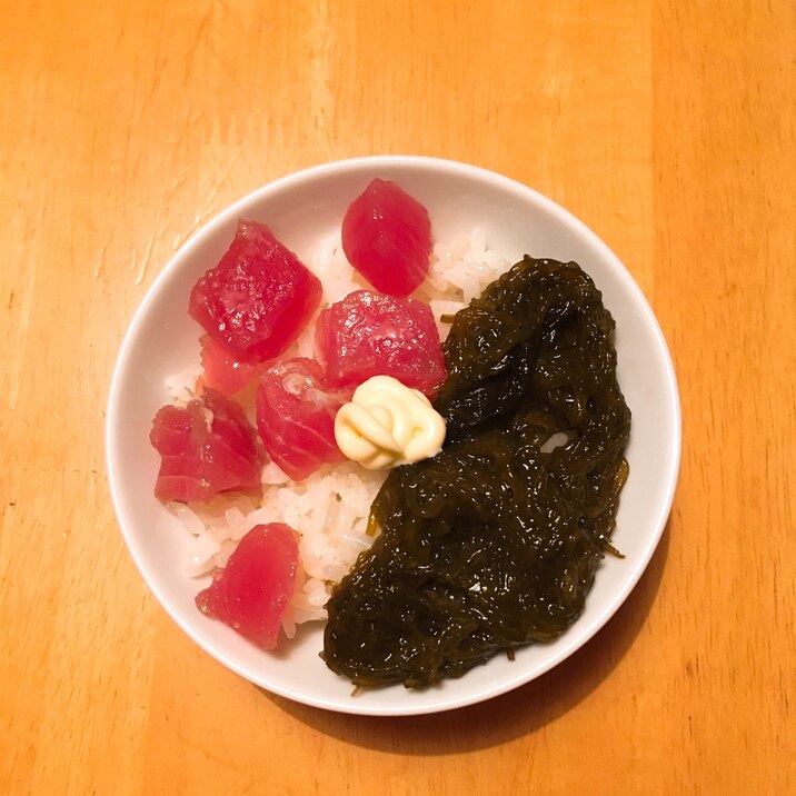 妊婦の小腹丼　漬けマグロ×生もずく